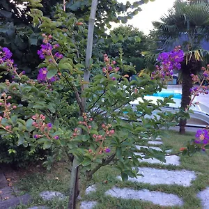 https://demeure-dhotes-les-irisynes.hotels-rhonealpes.com